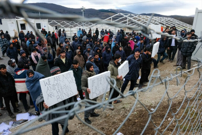 Migranti u “Lipi” očajni: Smrzavamo se, želimo pomoć EU, nismo kriminalci…