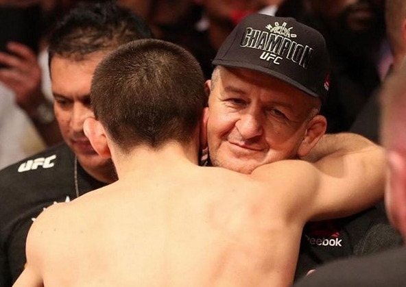 PORUKA DIRA RAVNO U SRCE: Khabib se prvi put oglasio nakon smrti oca, posvetio mu dva ajeta iz Kur’ana