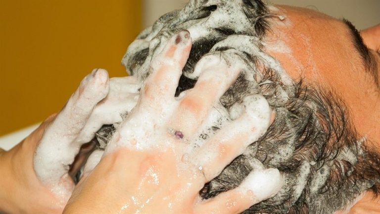 Zašto kosu nakon pranja ne smijete ostaviti dugo mokru?