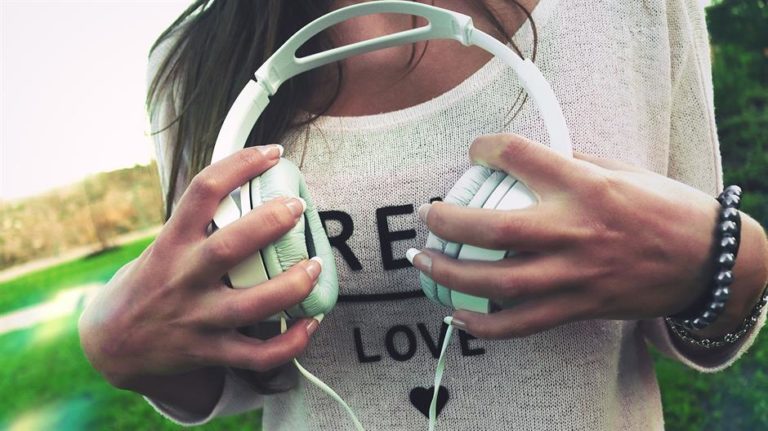 Koristite li tuđe slušalice? Stručnjakinja otkrila je li to opasno