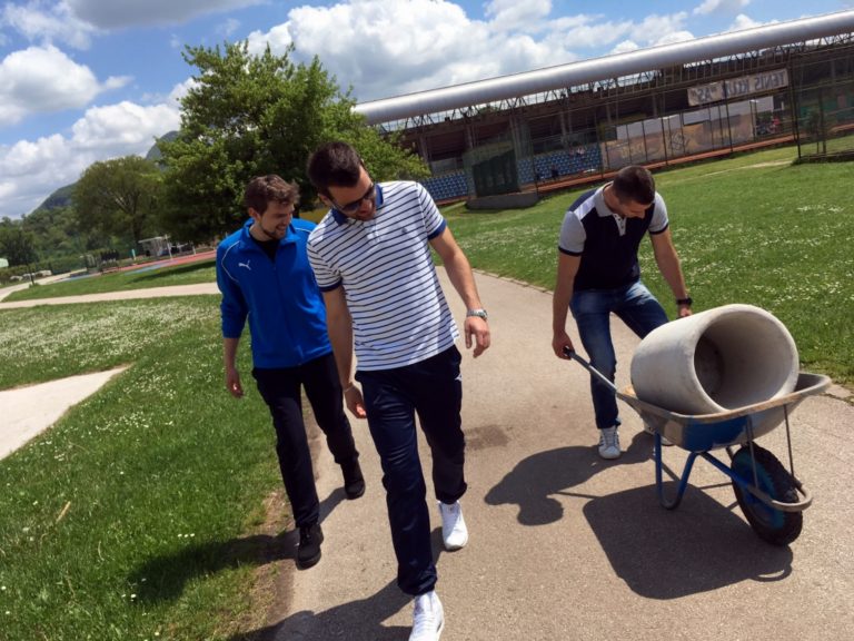 Na šetalište Kamberovića polja postavljeno 10 betonskih kanti za smeće