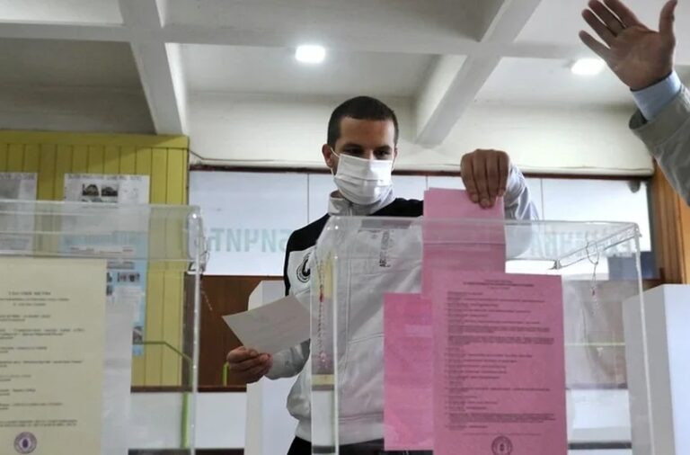 Završeno glasanje u Srbiji, na izbore izašlo manje od 50 posto birača