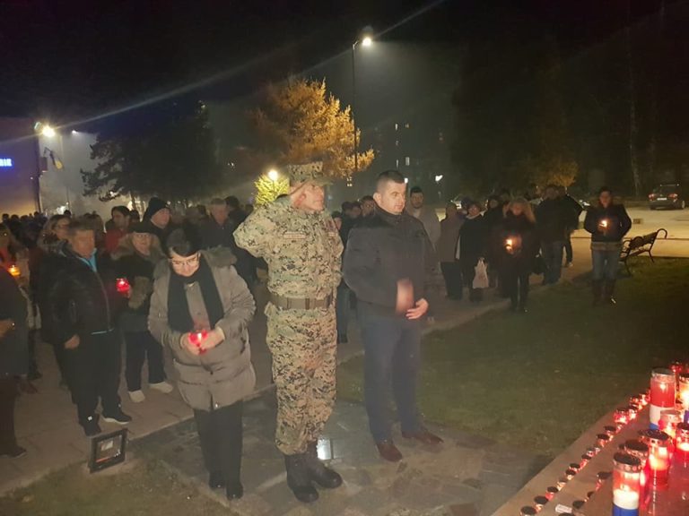 Pukovnik Oružanih snaga BiH na odavanju počasti zločincu Praljku!