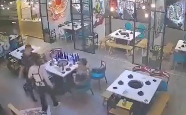 Dvojica pijanih gostiju napali konobaricu: Pogledajte kako su se proveli