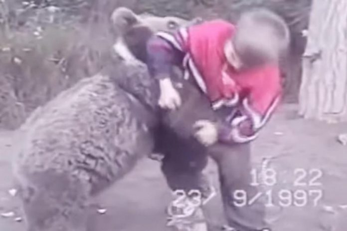 Ovako je počeo Khabib: Kao dijete se hrvao s medvjedom