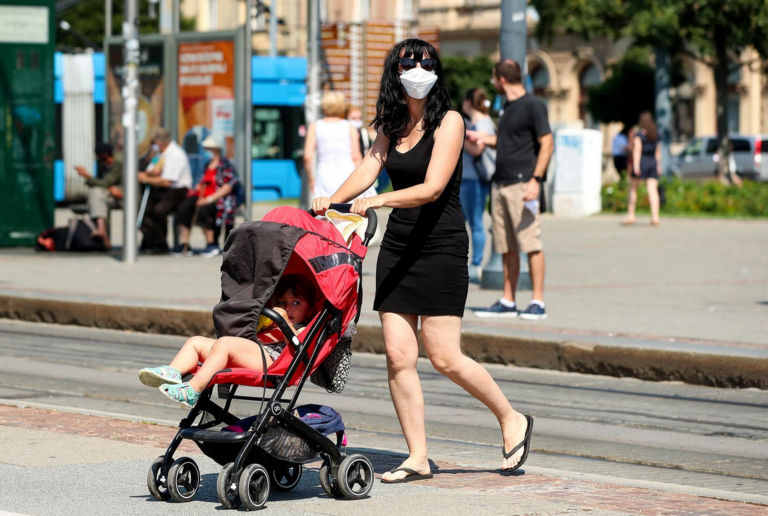 A govorili su vam “ostajte kući”: Prije ćete se zaraziti koronom u svom domu, nego van njega!