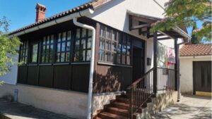 kuca porodice podstanari glasistre 696x391 1