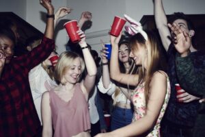 kucni parti 696x463 1