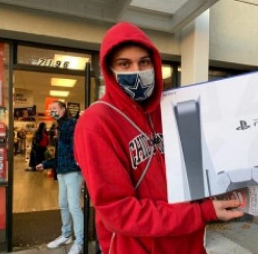 Vjerovali ili ne: mladić čekao u redu 36 sati da kupi PS5