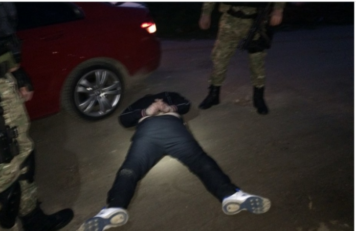 Od maloljetnice prijeteći skalpelom oteo 10 KM, pa iz auta ukrao jaknu