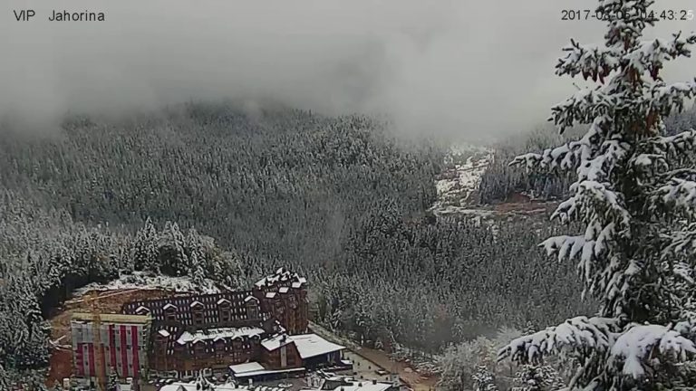 Zima sve bliže, na Jahorini snijeg ne prestaje padati