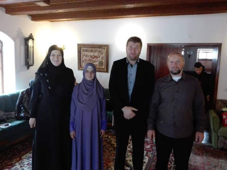 Kur’an proučila za 15 dana : Zeničanka Merjem Hazić postala hafiza s 18 godina