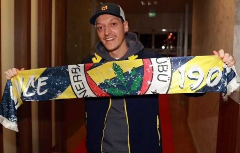 Mesut Ozil potpisao troipogodišnji ugovor s Fenerbahceom