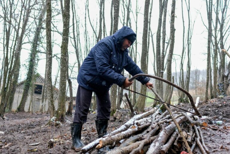 Pogledajte prizore: Migranti se nastanili u šumi kod Velike Kladuše