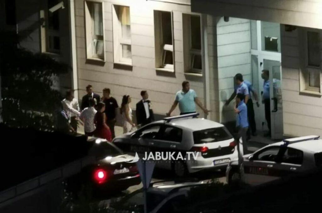 mladenci svatovi siroki brijeg jabuka