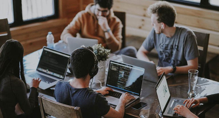 Mladi koji ne planiraju otići iz BiH sanjaju o poslu u javnom preduzeću