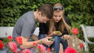 mobilni telefon morguefile FidlerJan