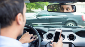 mobitel u autu 696x382 2