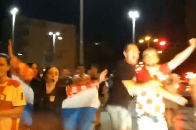 Slaveći pobjedu Hrvatske na ulicama Mostara dječak uzvikivao “Nož, žica, Srebrenica”