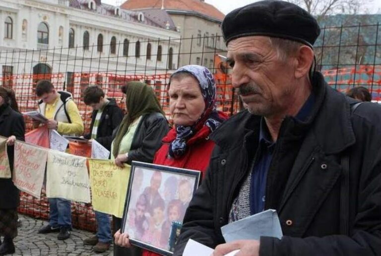 Pamtiš li Srebrenicu: Svi govorite majka, a šta je otac, zar njega ne boli isto?!