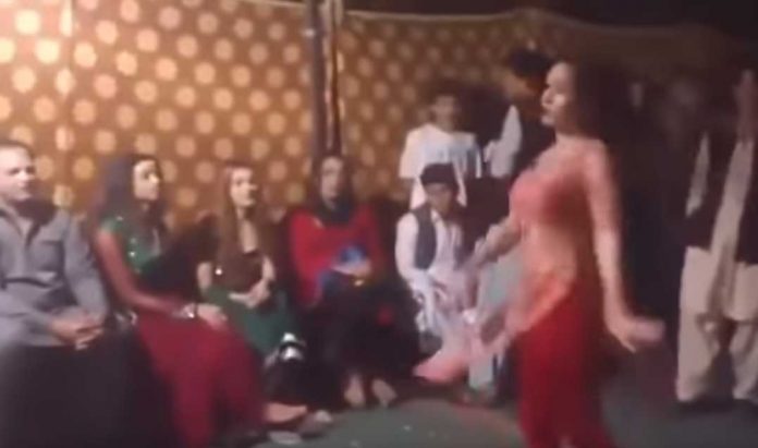 napad na plesacicu pakistan 1 696x411 1