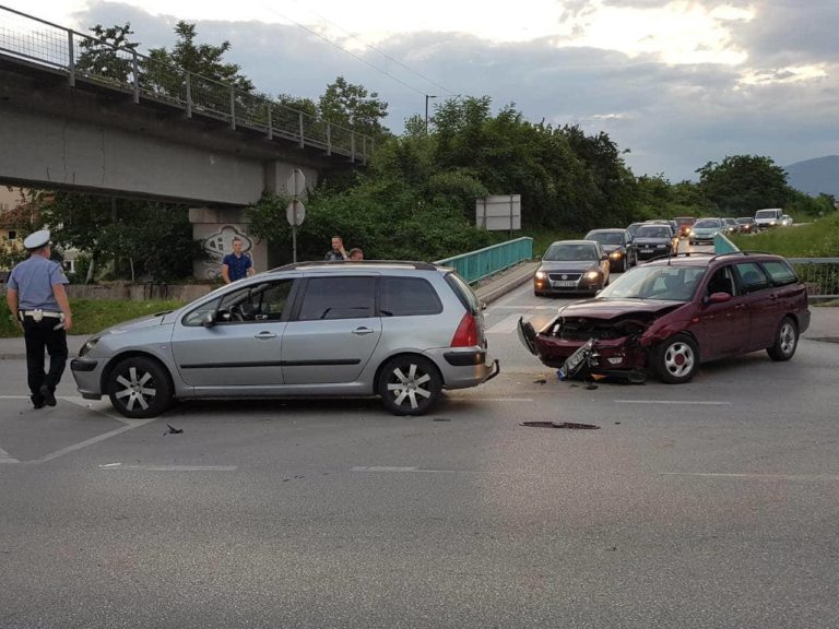 ZENICA Sudar dva vozila na Bilmišću (FOTO)
