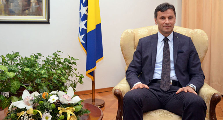 Novalić: Plata nema, a ni penzija i invalidnina