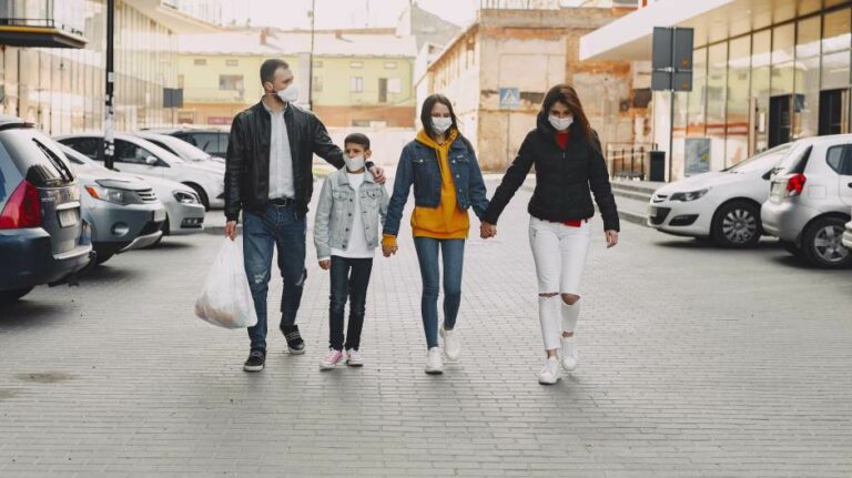 Stručnjaci odgovorili kako će izgledati pandemija tijekom 2021. godine