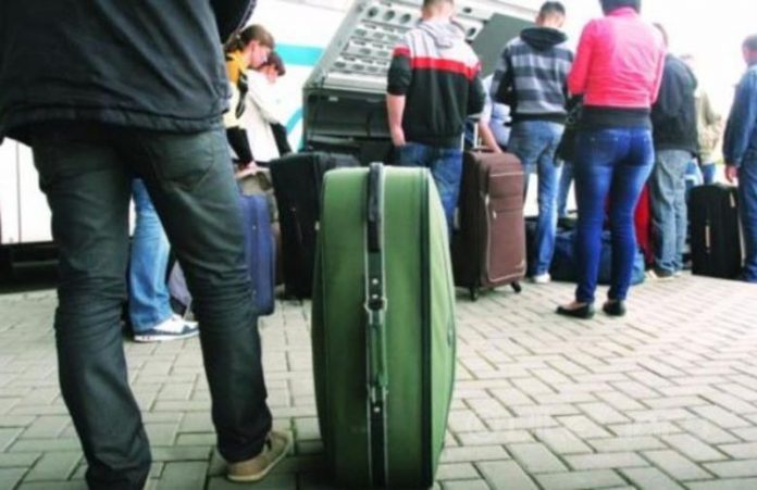 Najbrže se iseljava Unsko-sanski kanton, BiH već sada nema više od 2,5 miliona ljudi