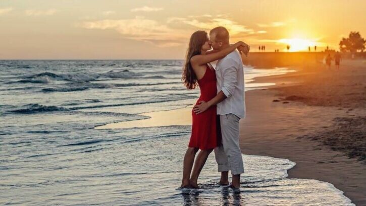 par ljubav couple romantika neznost plaza 253371 725x409 1