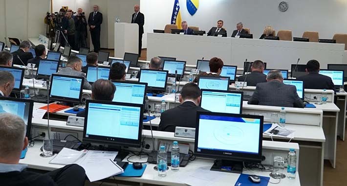 Ovo je pet najplaćenijih poslanika u BiH, zaradili su 80 prosječnih plata!