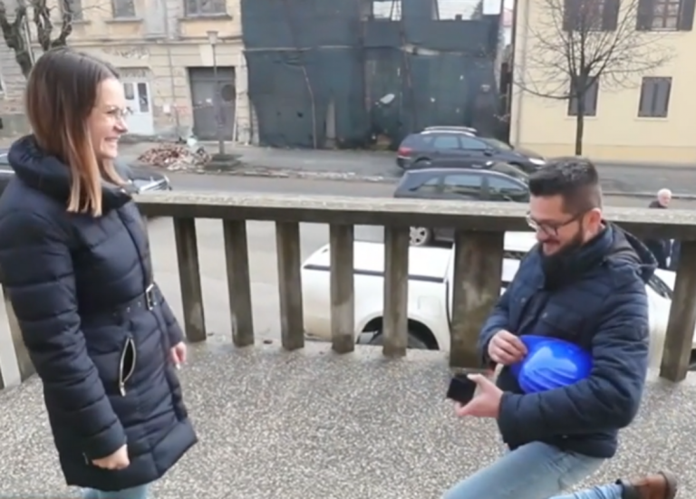 Djevojku zaprosio u ruševinama, na mjestu gdje je umalo izgubio život