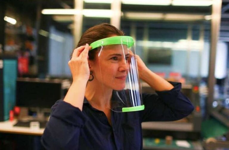 Plastični viziri su gotovo potpuno neučinkoviti u sprečavanju širenja koronavirusa