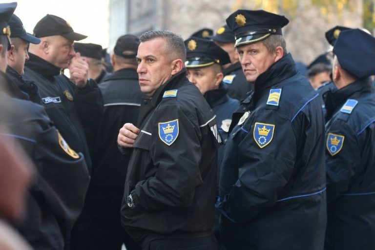 Sindikati za ponedjeljak najavili dolazak 2.000 policajaca pred zgradu Vlade FBiH