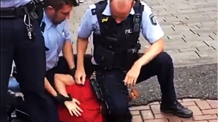 policija hapsenje njemacka twitter