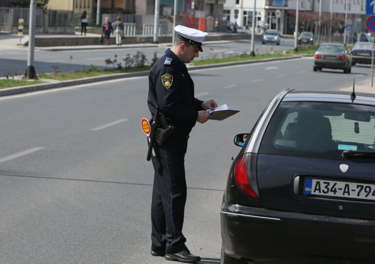 Od danas u BiH stiže promjena u saobraćaju, evo kolike su kazne