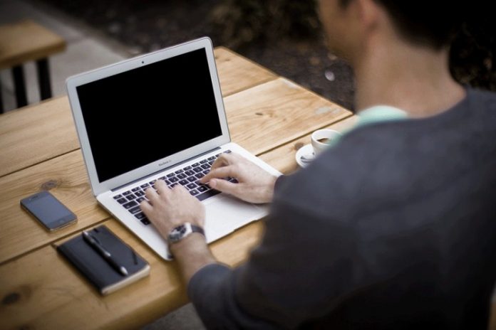 pornografija slijep 696x464 1