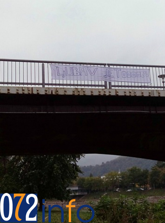 Zenica: Romantični momak ostavio ljubavnu poruku na mostu