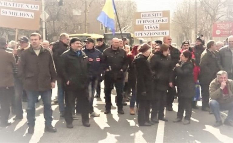 PRVOMAJSKA ČESTITKA METALCIMA: 9500 maraka kazne zbog protesta ispred Vlade FBiH