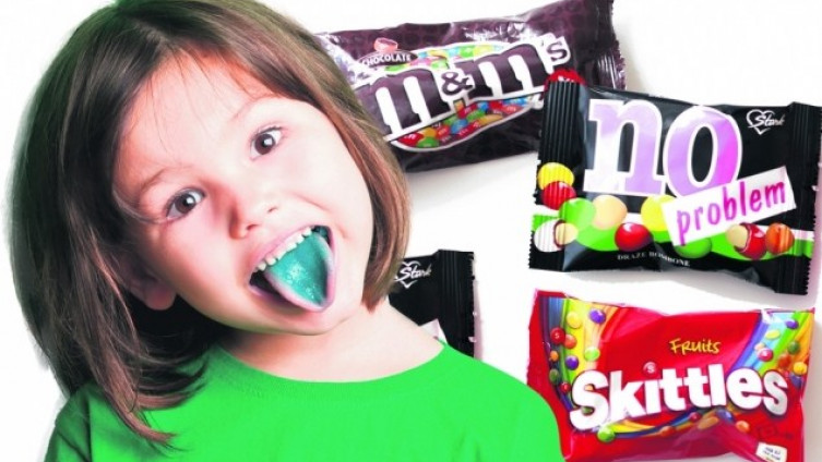 Slatkiši koji boje jezik su opasni za djecu: Izazivaju hiperaktivnost, dijareju i alergije