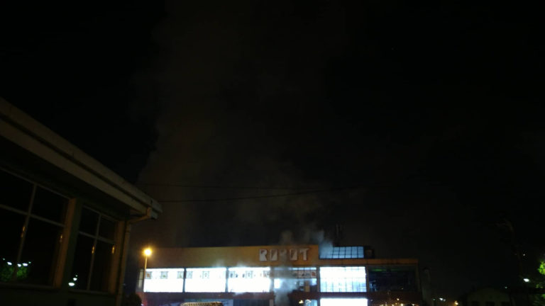 Tragedija u Kaknju: Zapalio se “Robot”, jedna osoba smrtno stradala