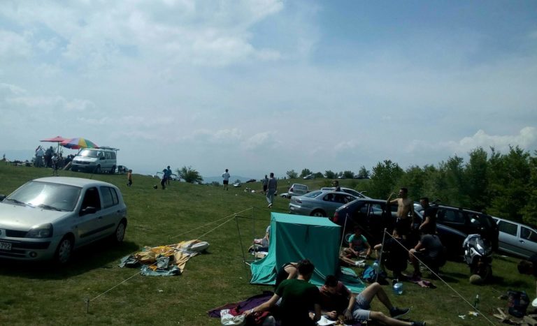 PRVI MAJ Zeničani okupirali popularno izletište Smetovi (FOTO)