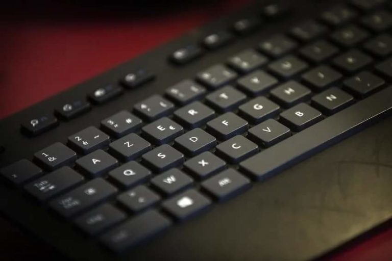 Facebook rat lažnim profilima u Zenici: Političari napadaju konkurenciju, a glasači lajkaju