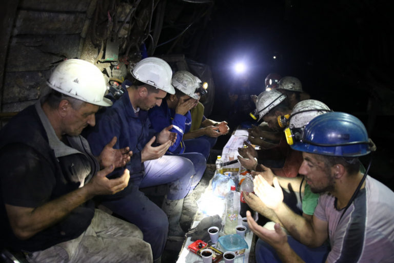 Iftar u utrobi zemlje: Posao je težak, ali post nam daje snagu