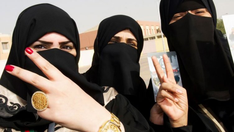 Nove promjene u Saudijskoj Arabiji: Žene se moraju oblačiti pristojno, ali više ne moraju pokrivati cijelo tijelo
