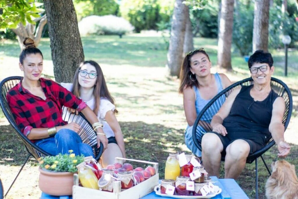 sestre dzakula stolac