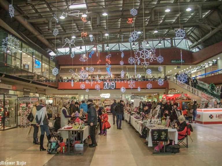 Prednovogodišnji bazar kreativaca u Zenici (FOTO)