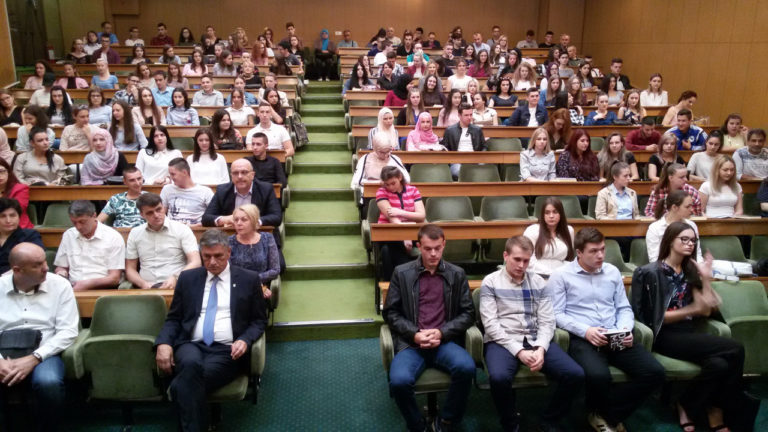 ZENICA: Od 1.230 maturanata, njih 160 sve razrede srednje škole završilo odličnim uspjehom