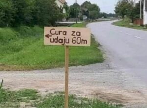 tabla udaja natpis prtscn