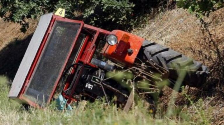 UŽAS U BIH: Traktorista prignječen dok je orao njivu